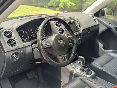 Used 2017 Volkswagen Tiguan Sport FWD image 16