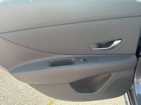 Used 2025 Hyundai Elantra Sport FWD image 21