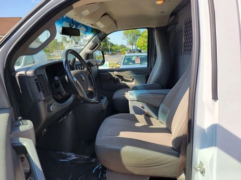 Used 2019 Chevrolet Express 3500 Extended w/ Driver Convenience Package image 2