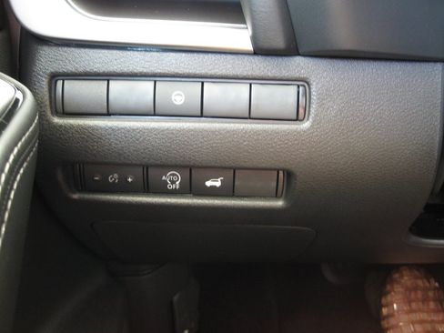 Used 2026 Nissan Rogue SV FWD image 13