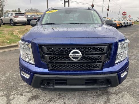 Used 2021 Nissan Titan SV image 9