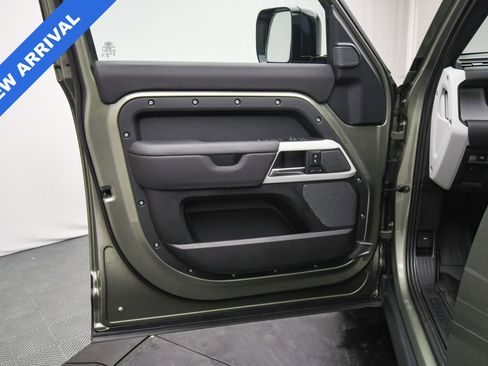 Used 2024 Land Rover Defender 110 S image 41