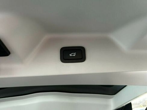 Used 2021 Land Rover Range Rover P525 Westminster Edition LWB image 16