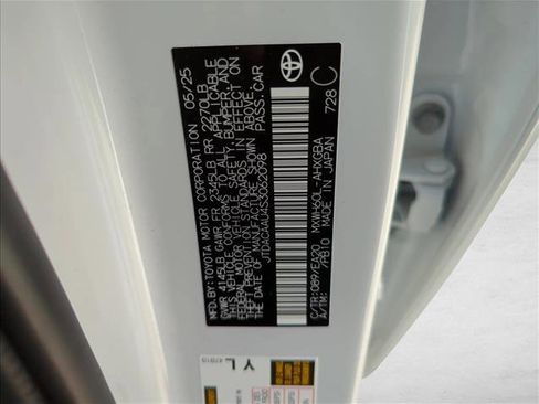 Certified 2025 Toyota Prius XLE image 25
