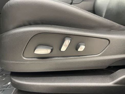 Certified 2020 Cadillac XT5 Premium Luxury w/ LPO, Floor Liner Package AWD/4WD image 11