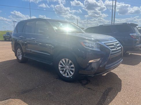 Used 2018 Lexus GX 460 Premium w/ Premium Package AWD/4WD image 2