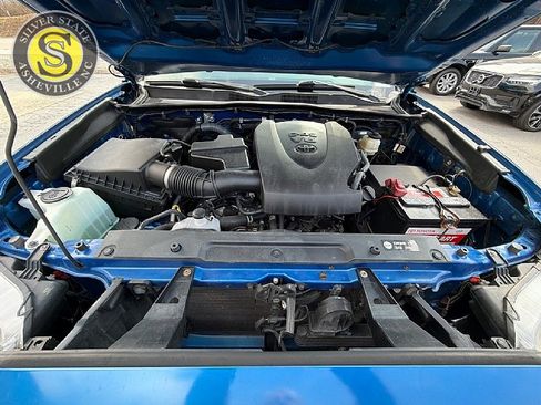 Used 2016 Toyota Tacoma TRD Sport w/ Towing Package image 28