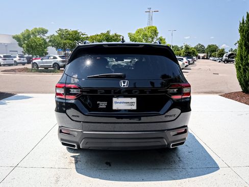 Used 2025 Honda Pilot Sport image 9