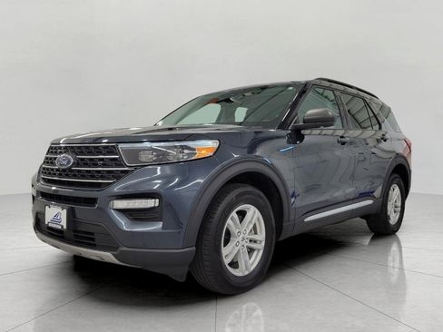 Used 2024 Ford Explorer XLT w/ Equipment Group 202A AWD/4WD image 12