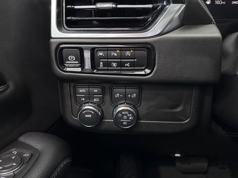 Certified 2025 GMC Yukon XL Denali image 21