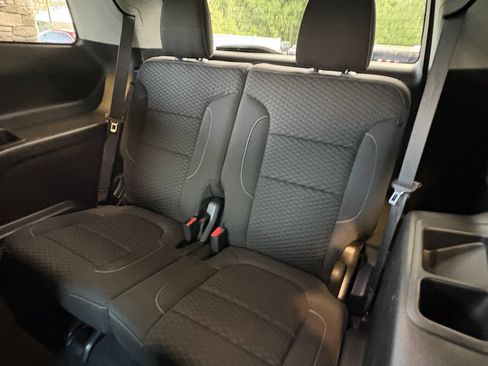 Used 2018 GMC Acadia SLE image 26