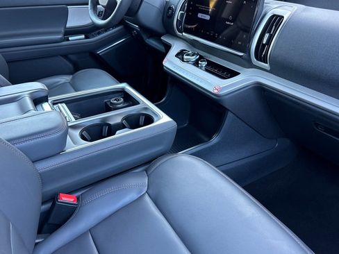 Certified 2025 Ford Expedition Active image 18