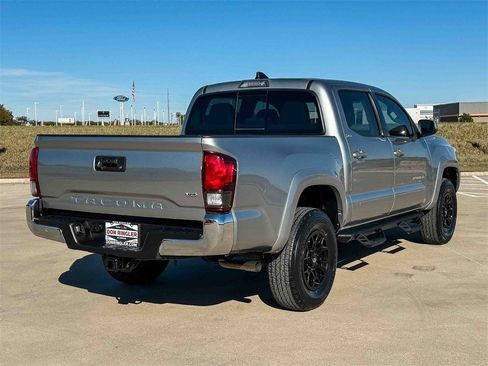 Used 2022 Toyota Tacoma SR5 image 3
