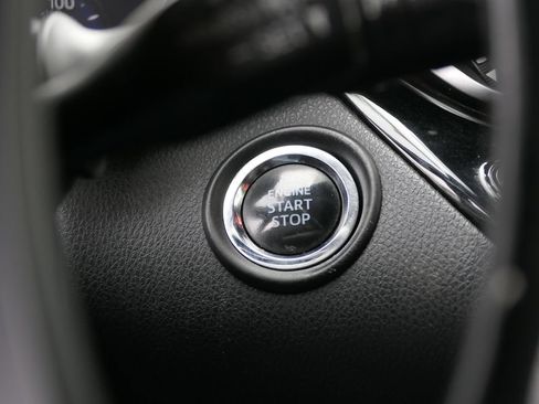 Used 2019 Toyota C-HR Limited FWD image 17