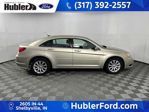 Used 2013 Chrysler 200 Touring FWD image 9