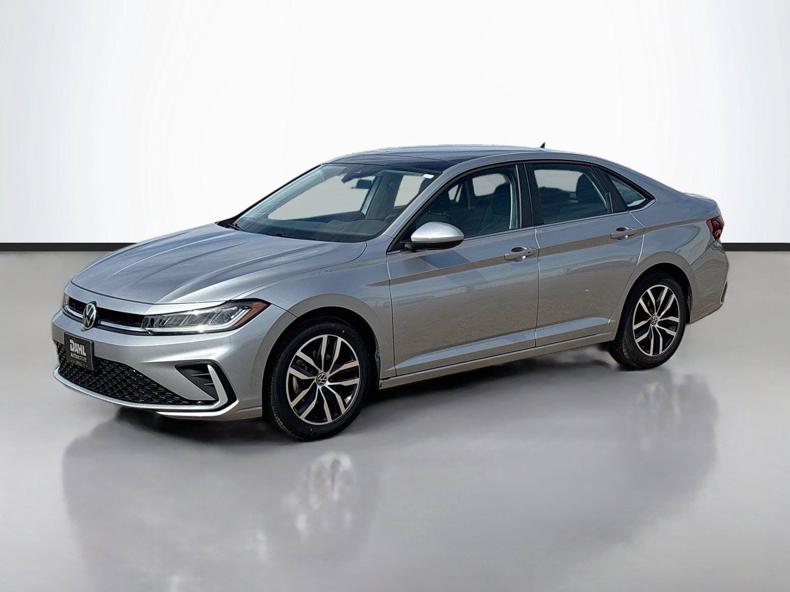 Used 2025 Volkswagen Jetta SE FWD image 4