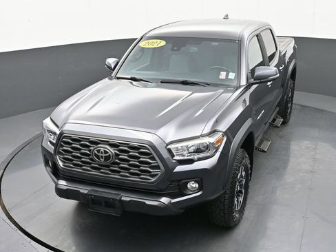 Used 2021 Toyota Tacoma TRD Off-Road image 32