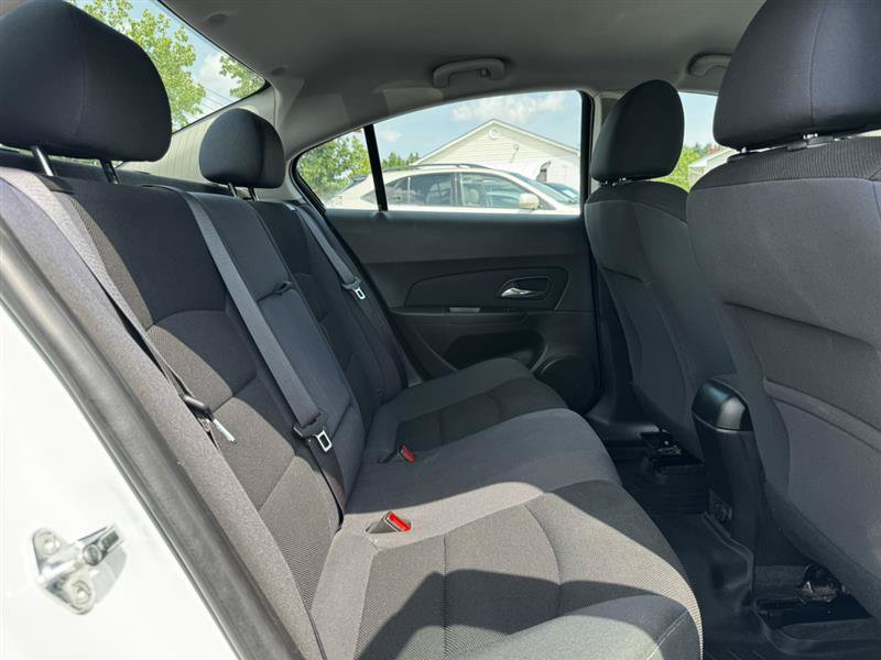 Used 2015 Chevrolet Cruze LT FWD image 11