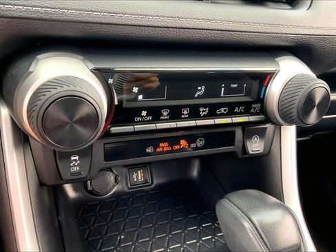 Used 2025 Toyota RAV4 LE FWD image 32