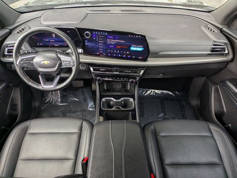 Used 2025 Chevrolet Traverse LT image 23