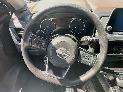 Used 2023 Nissan Rogue SV AWD/4WD image 17