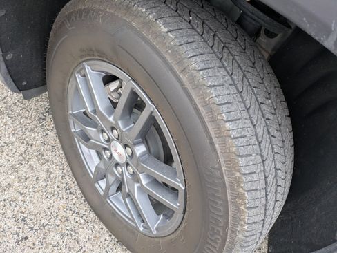 Used 2025 GMC Acadia Elevation image 7