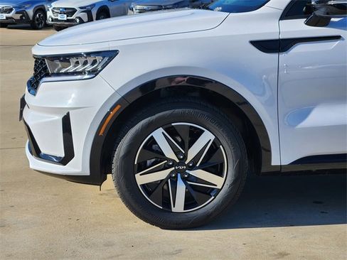 Used 2023 Kia Sorento S image 8