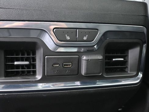 Used 2020 Chevrolet Silverado 1500 High Country image 31