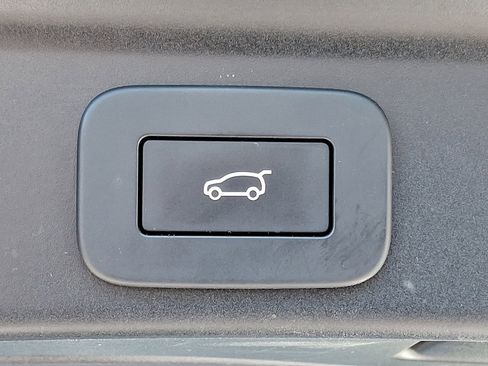 Used 2025 Jaguar F-PACE R-Dynamic S image 32