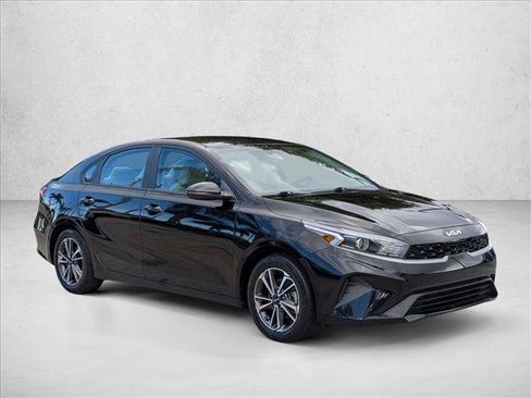 Used 2023 Kia Forte LXS w/ LXS Technology Package image 3