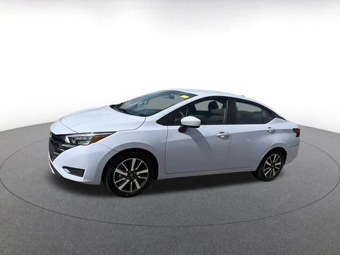 Used 2025 Nissan Versa SV image 8