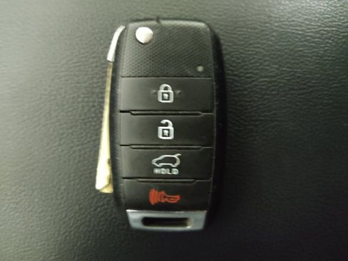Used 2020 Kia Sorento LX FWD image 32