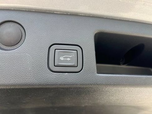 Used 2025 Chevrolet Equinox LT w/ Convenience Package II FWD image 7