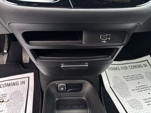 New 2026 Chrysler Pacifica Select image 16