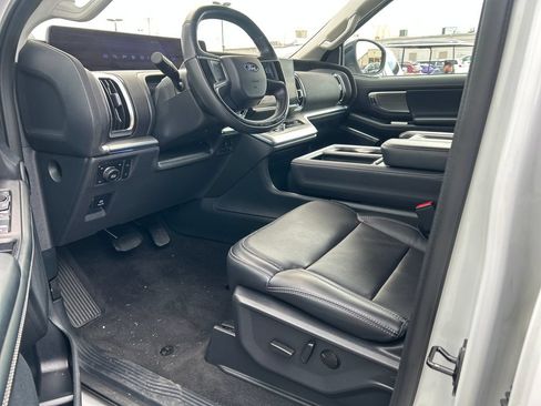 Used 2025 Ford Expedition Platinum AWD/4WD image 8