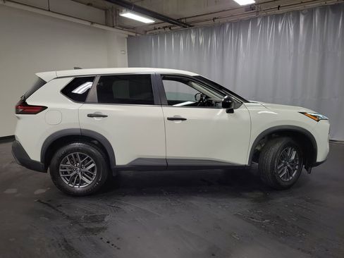 Used 2022 Nissan Rogue S FWD image 9
