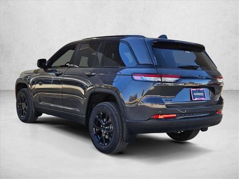 New 2025 Jeep Grand Cherokee Altitude w/ MOPAR Finishing Package image 9