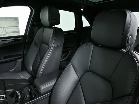 New 2025 Porsche Macan image 5