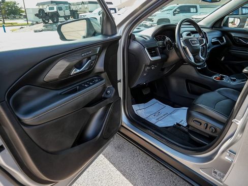 Used 2024 GMC Terrain SLT AWD/4WD image 33
