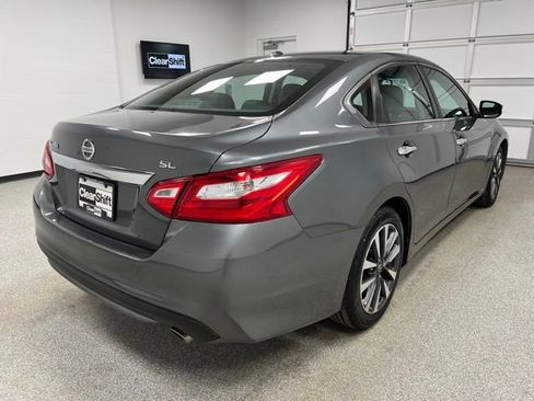 Used 2017 Nissan Altima 2.5 SL w/ Moonroof Package FWD image 10