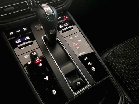 Used 2024 Porsche Macan Turbo image 20