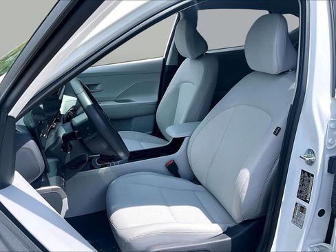 Used 2025 Hyundai Kona SEL FWD image 8