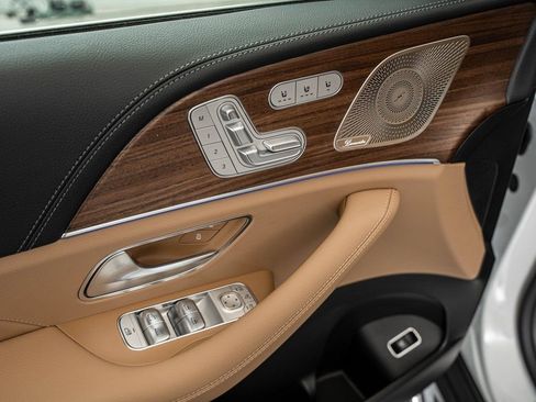 New 2026 Mercedes-Benz GLS 580 4MATIC image 18