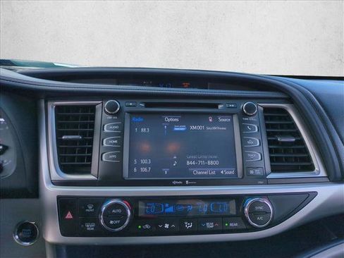 Used 2014 Toyota Highlander XLE FWD image 15