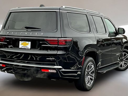 Used 2024 Jeep Wagoneer Series II w/ Flexible Seating Group AWD/4WD image 6