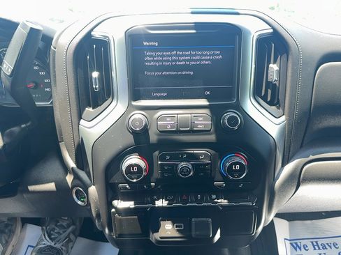 Used 2020 Chevrolet Silverado 1500 LT w/ Convenience Package image 15