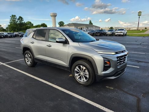 Used 2026 Chevrolet Equinox LT FWD image 9