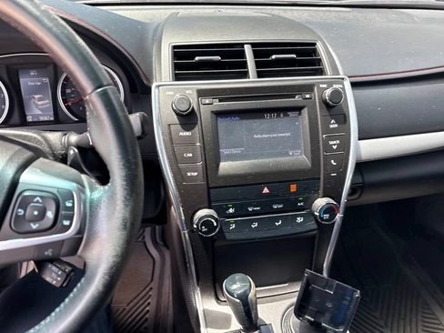 Used 2015 Toyota Camry SE FWD image 3