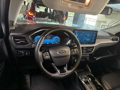 Used 2025 Ford Escape Platinum AWD/4WD image 6