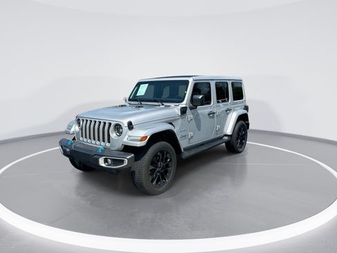 Used 2023 Jeep Wrangler Unlimited Sahara AWD/4WD image 5